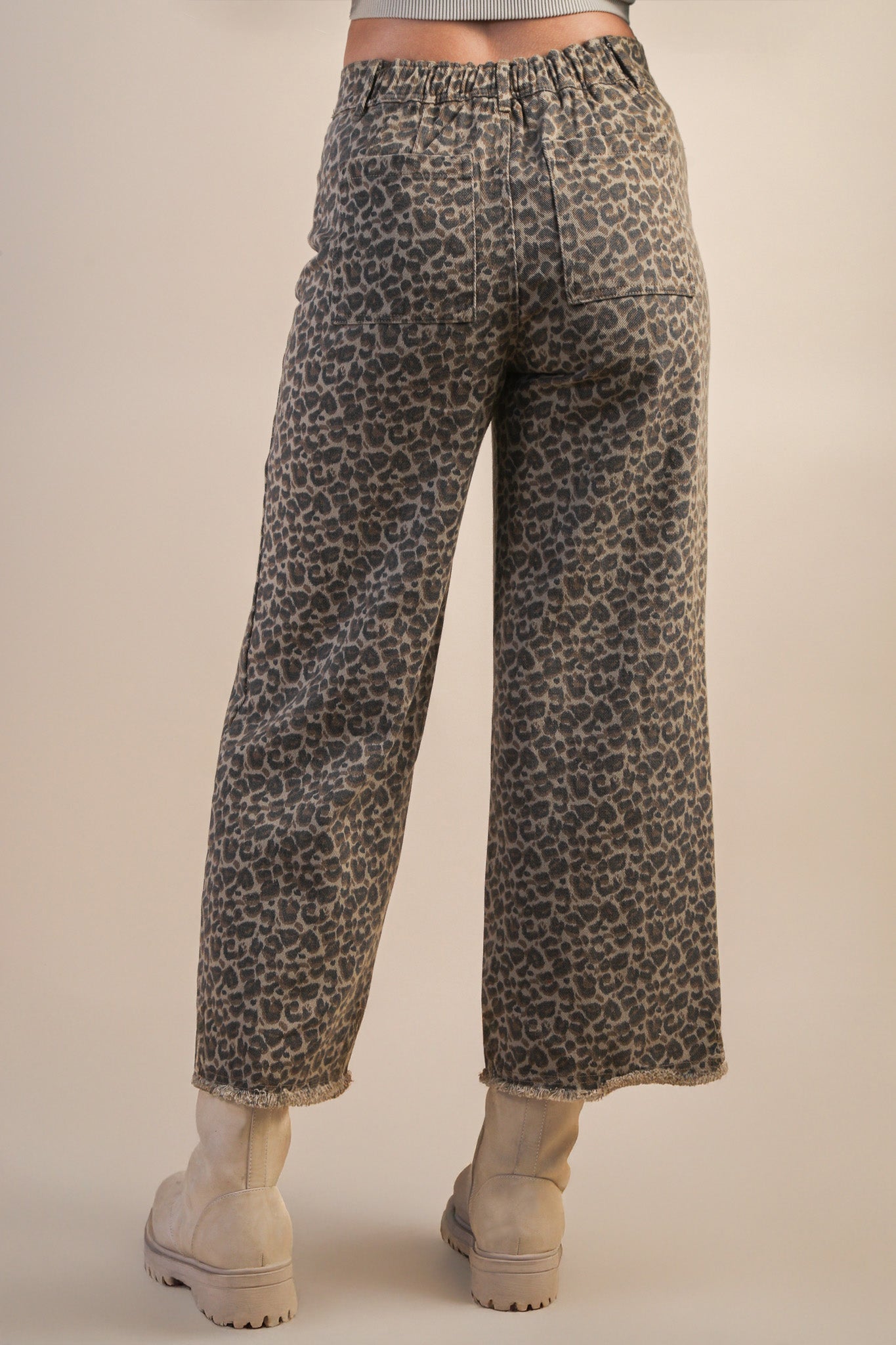 NP70730 Leopard Printed Straight Pants