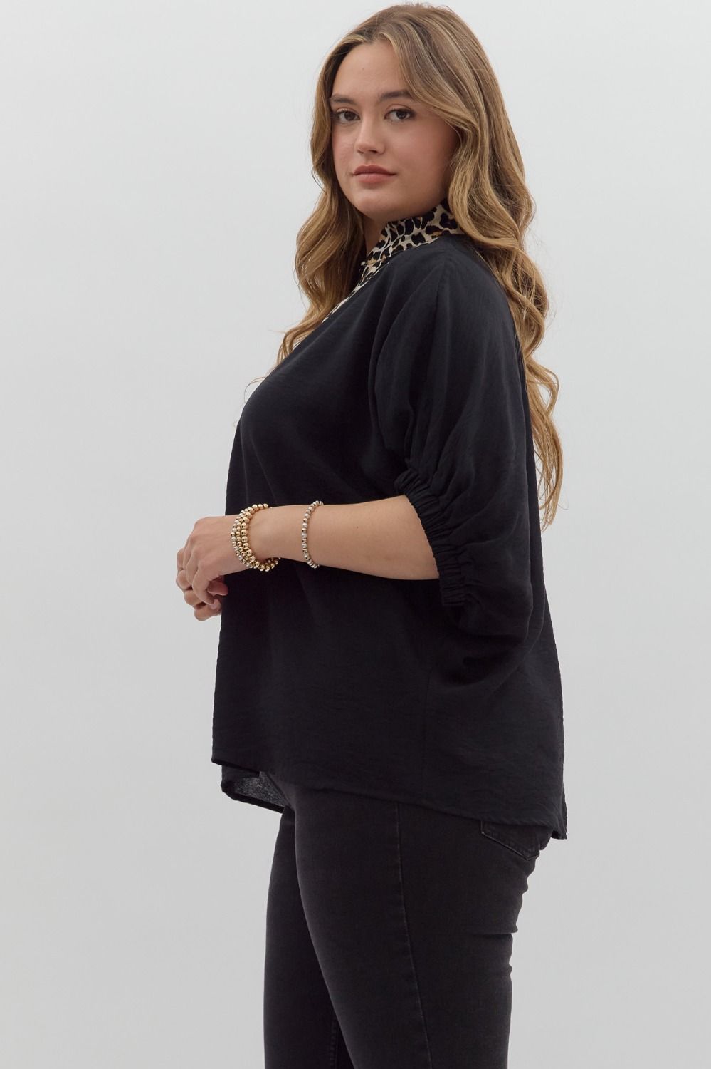 T27371P Curvy Solid Leopard Accented Top