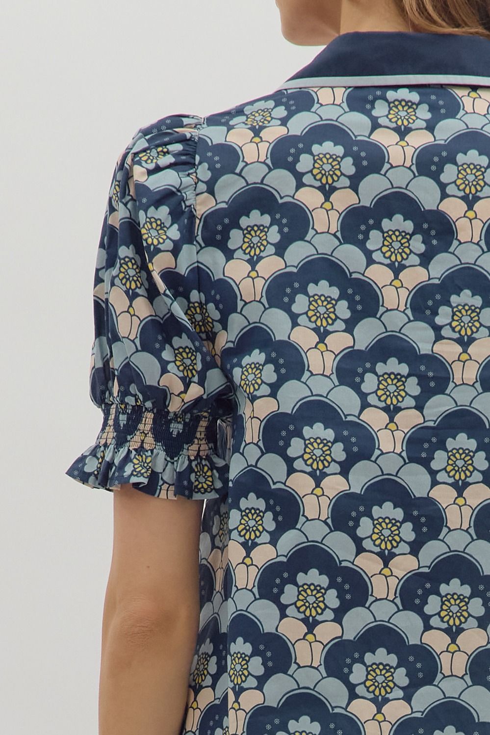 T27615 Abstract Floral Pattern Top