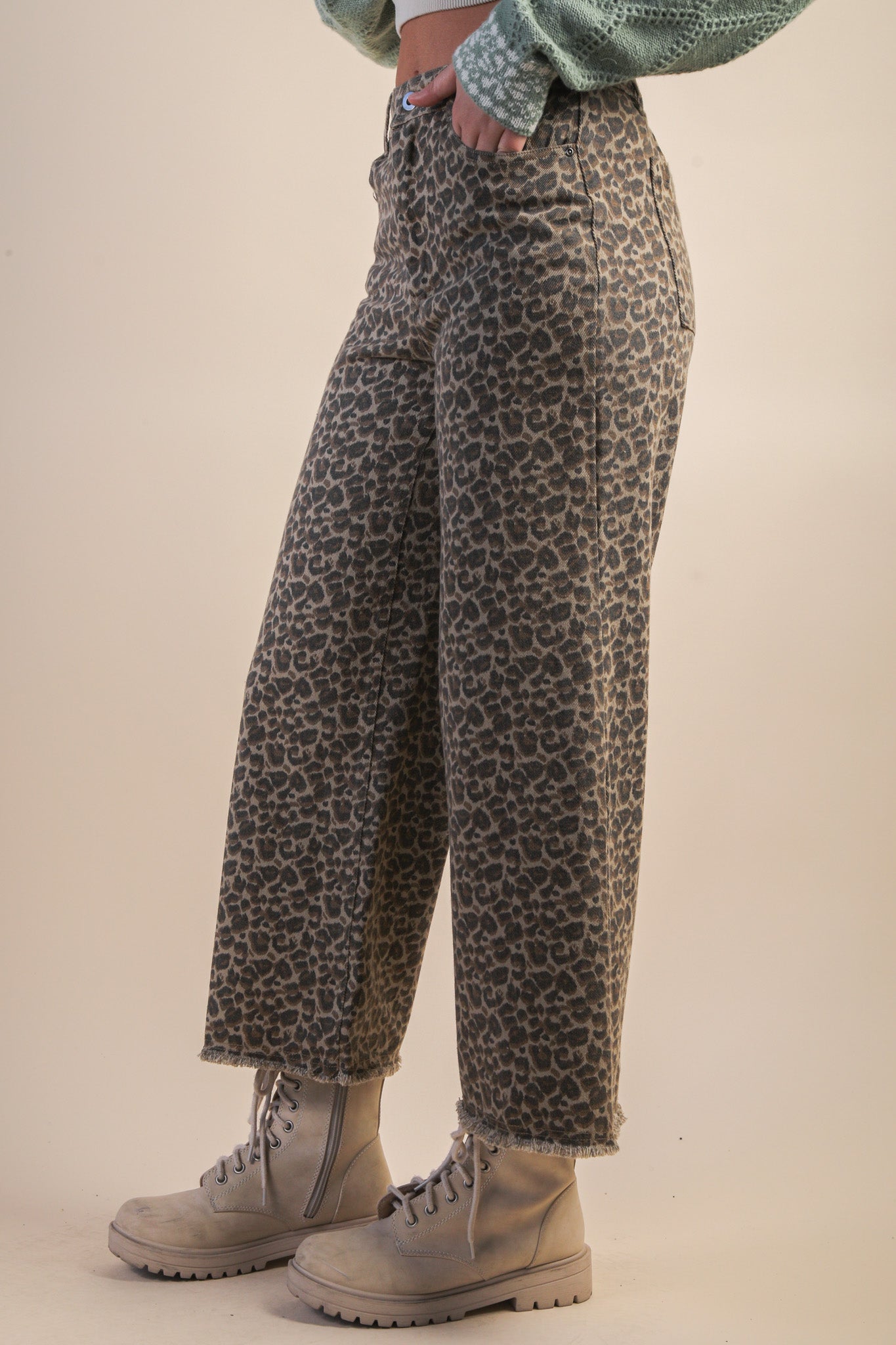 NP70730 Leopard Printed Straight Pants