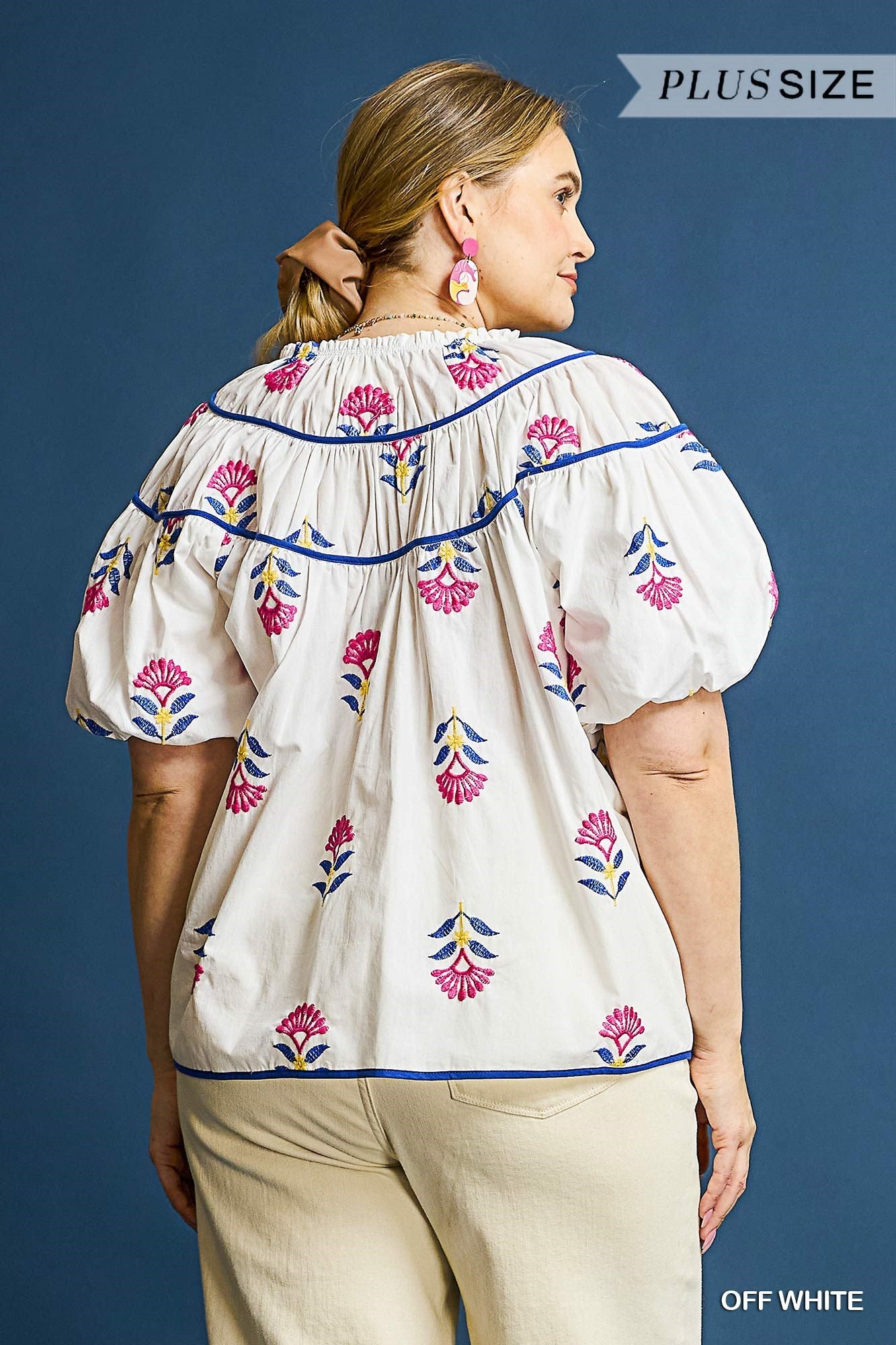 WK0255 Curvy Meadow Bloom Embroidered Top