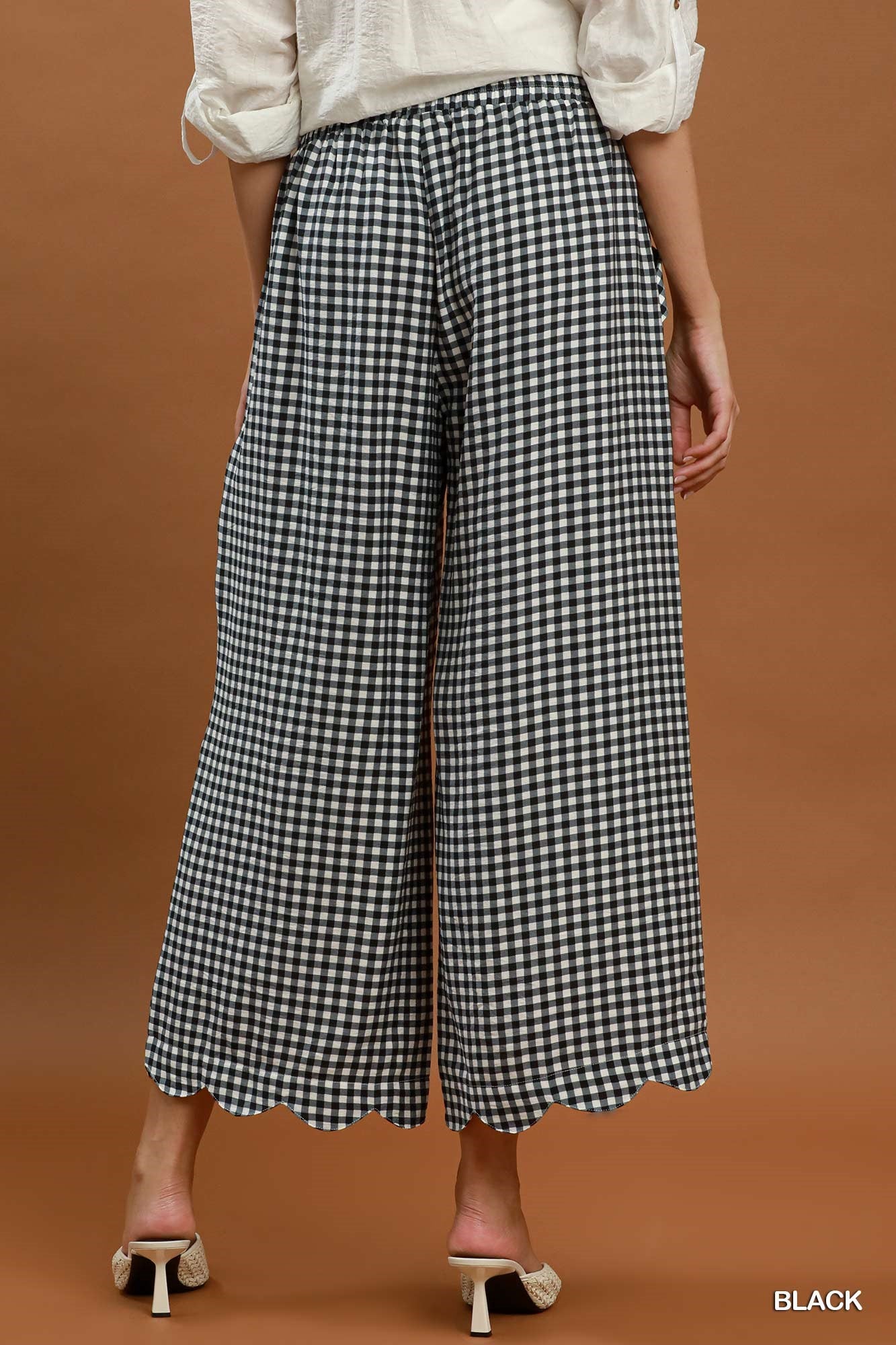 C6823 Gingham Scallop Hem Cropped Pants