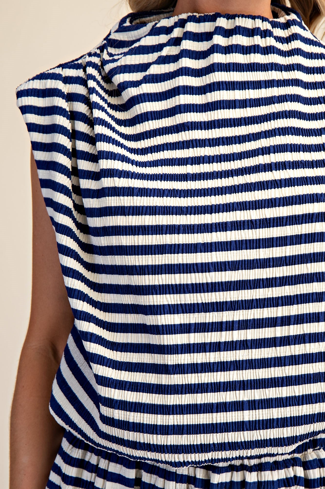 T8067 Mock Neck Sleeveless Top