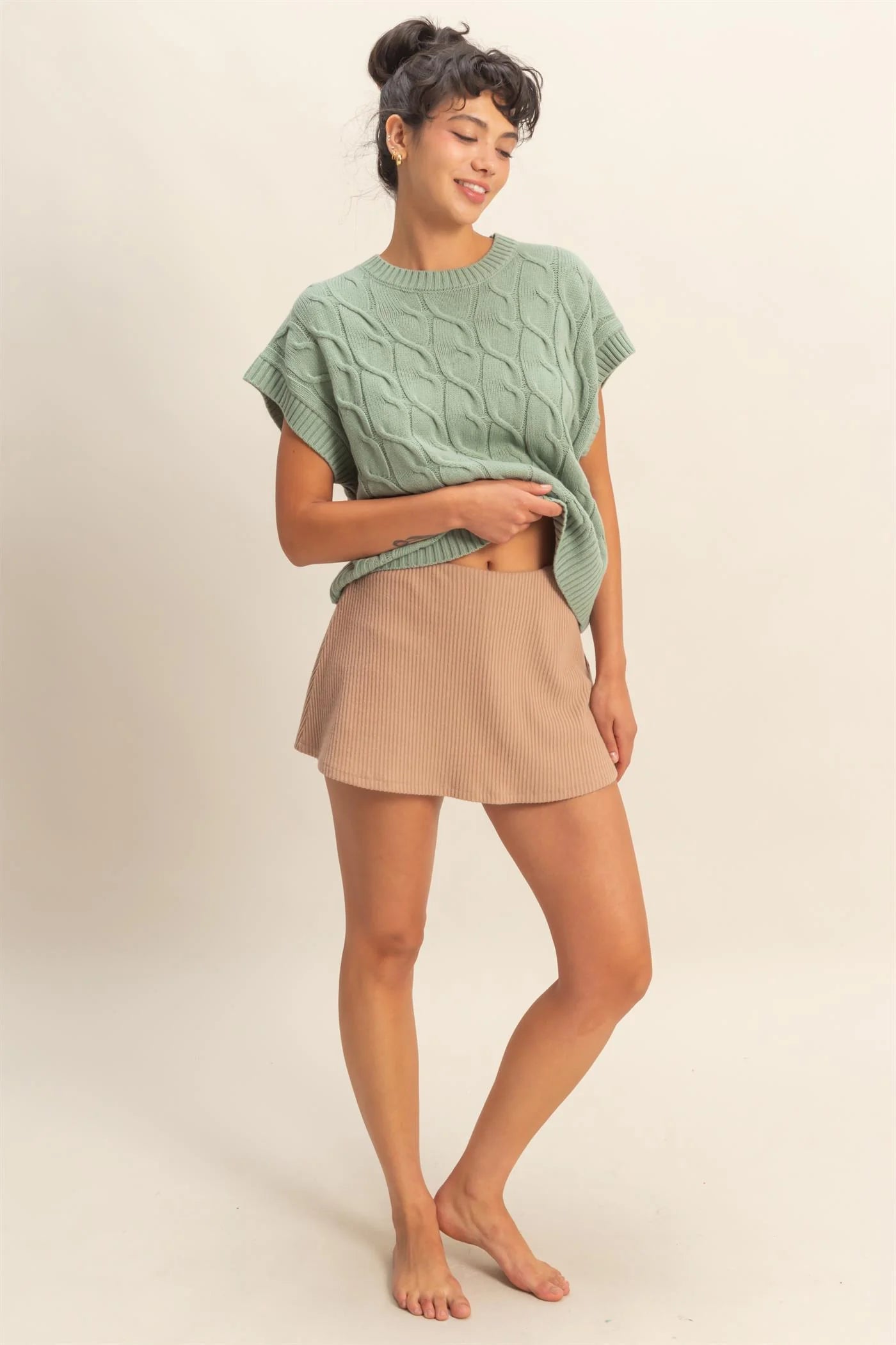 DZ25C905 Sleeveless Oversized Cable Knit Sweater Vest