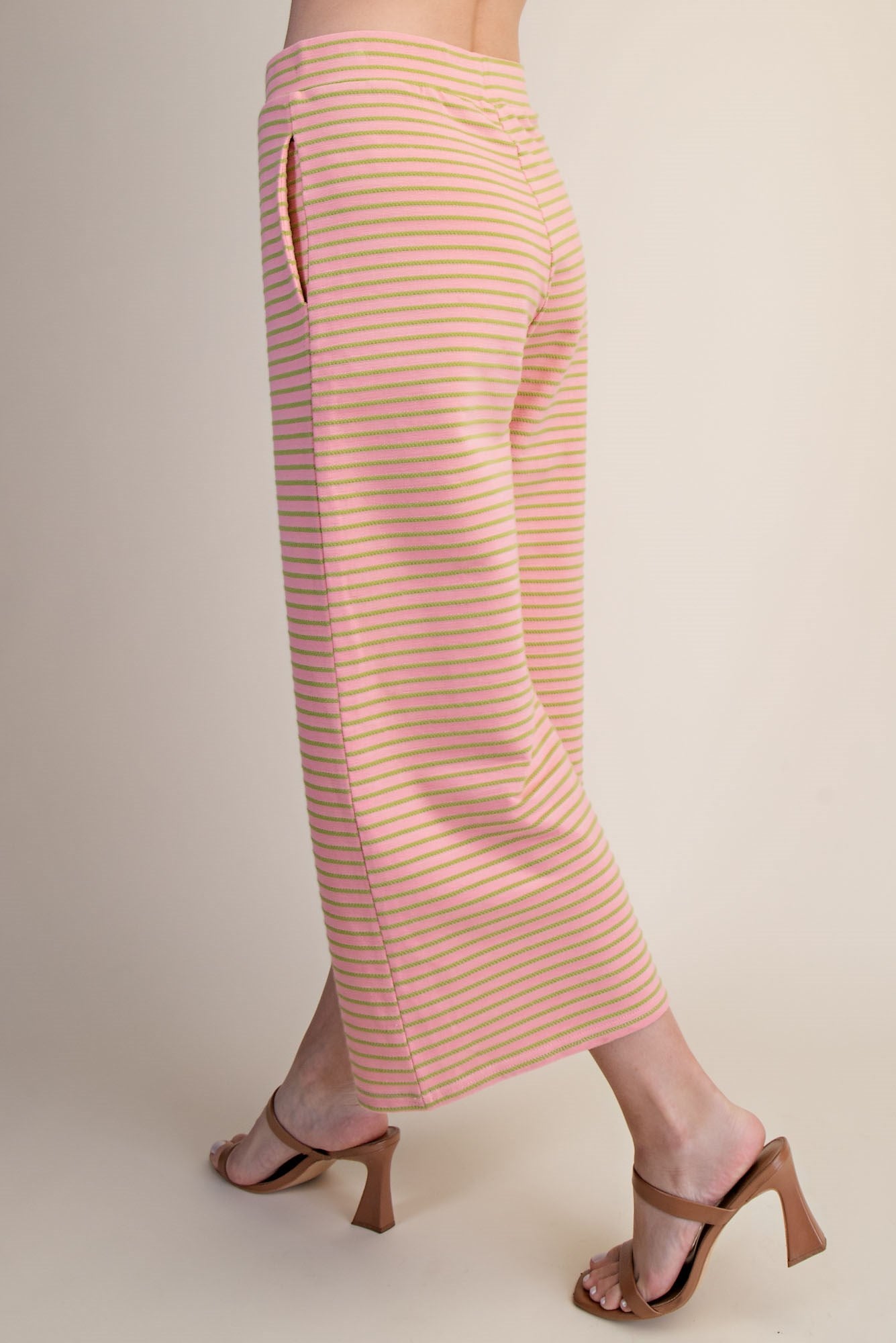 P8143 Cropped Wide Leg Stripe Pants