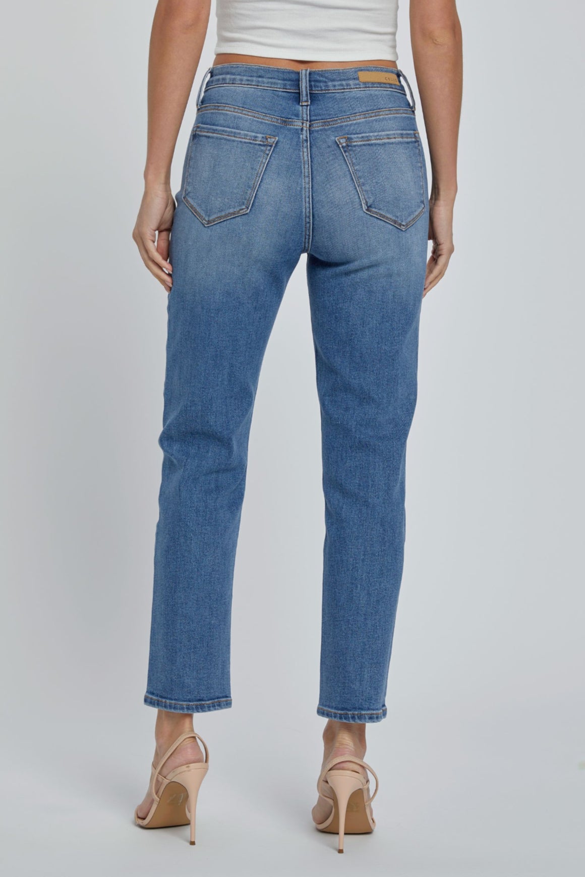 WV18977M-M High Rise Mom Jeans