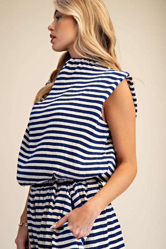 T8067 Mock Neck Sleeveless Top