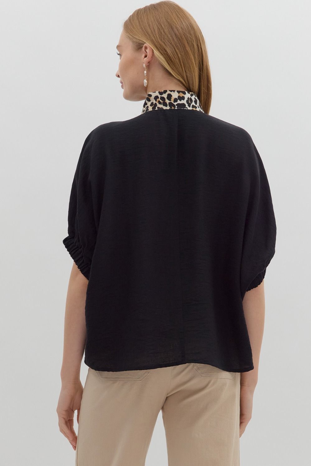 T27371 Solid Leopard Accented Top