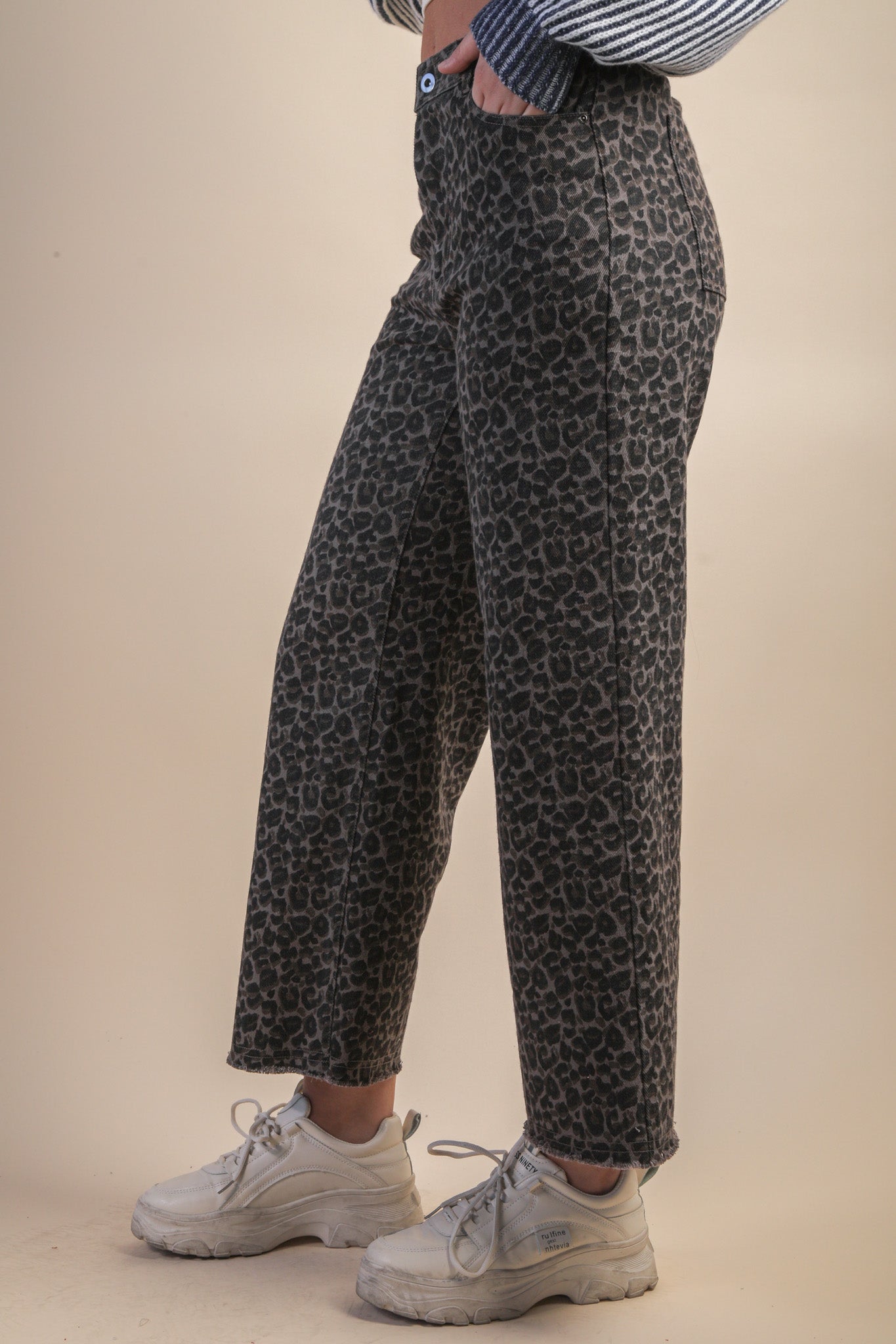 NP70730 Leopard Printed Straight Pants