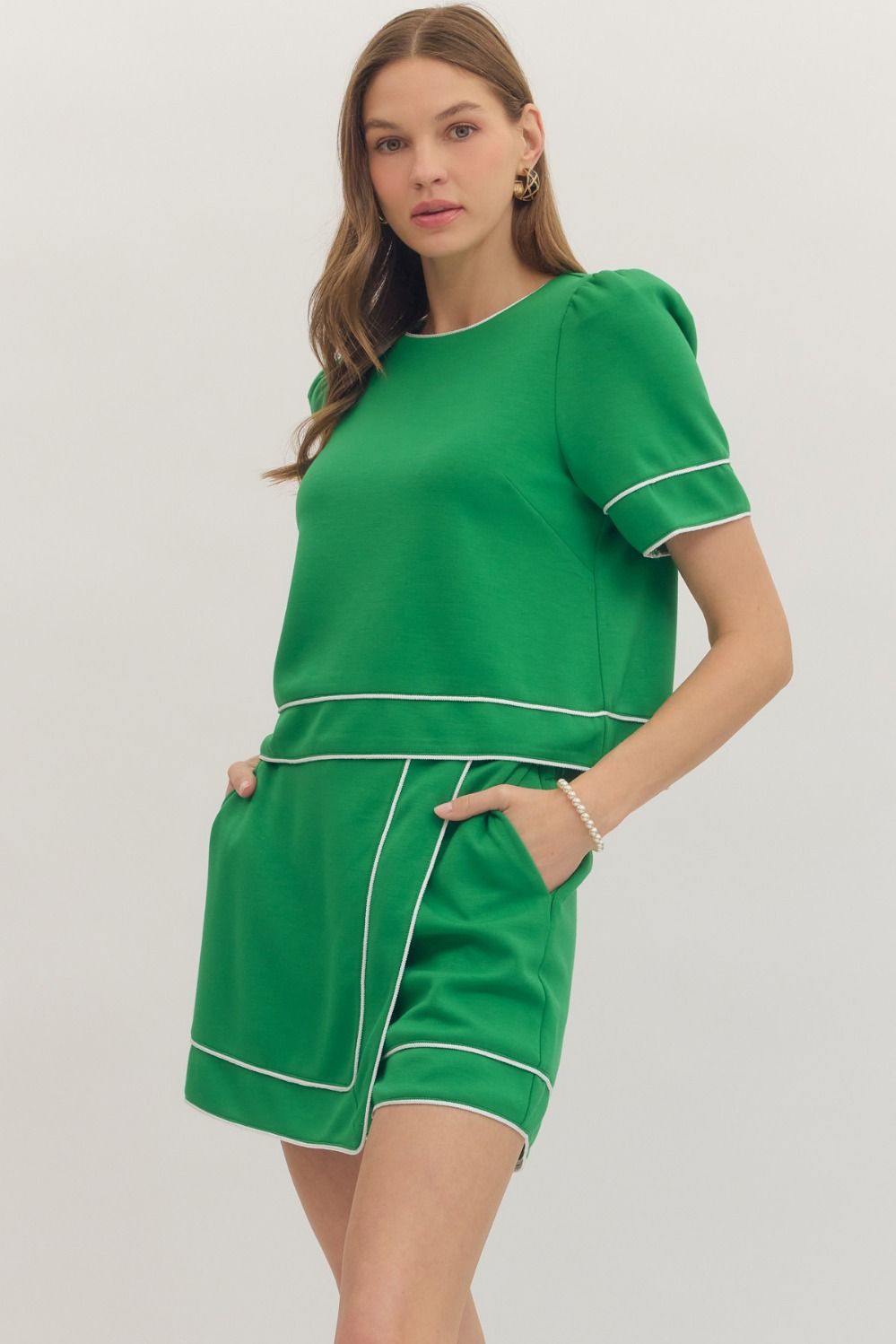 T31526 Solid Contrast Trim Top