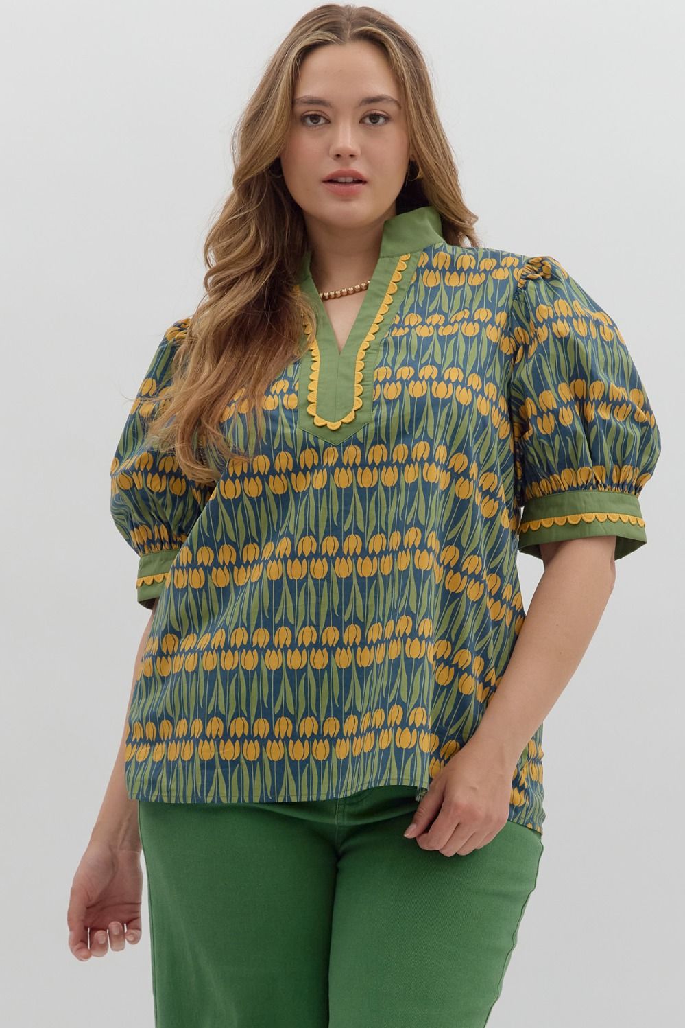 T27653P Curvy Floral Pattern Top