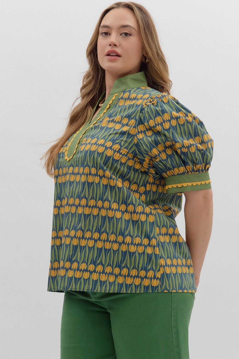 T27653P Curvy Floral Pattern Top