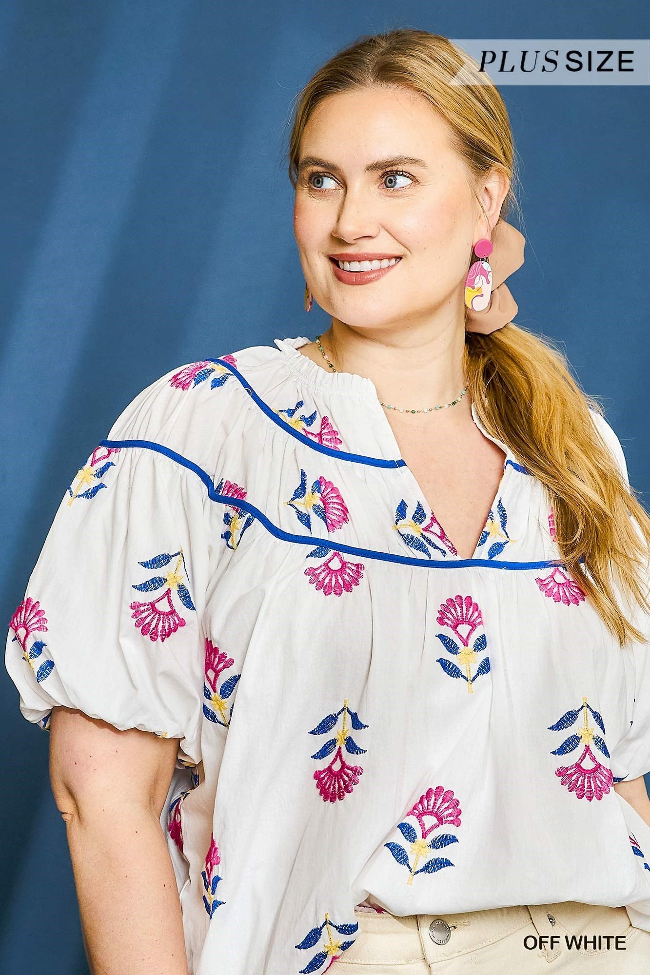 WK0255 Curvy Meadow Bloom Embroidered Top
