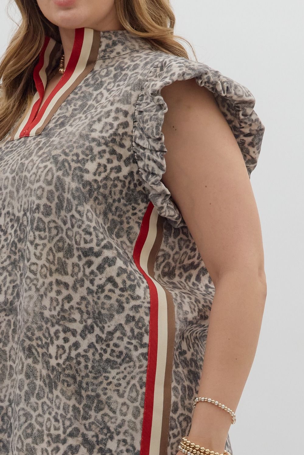 T27802P Curvy Leopard Print Flutter Sleeve Top
