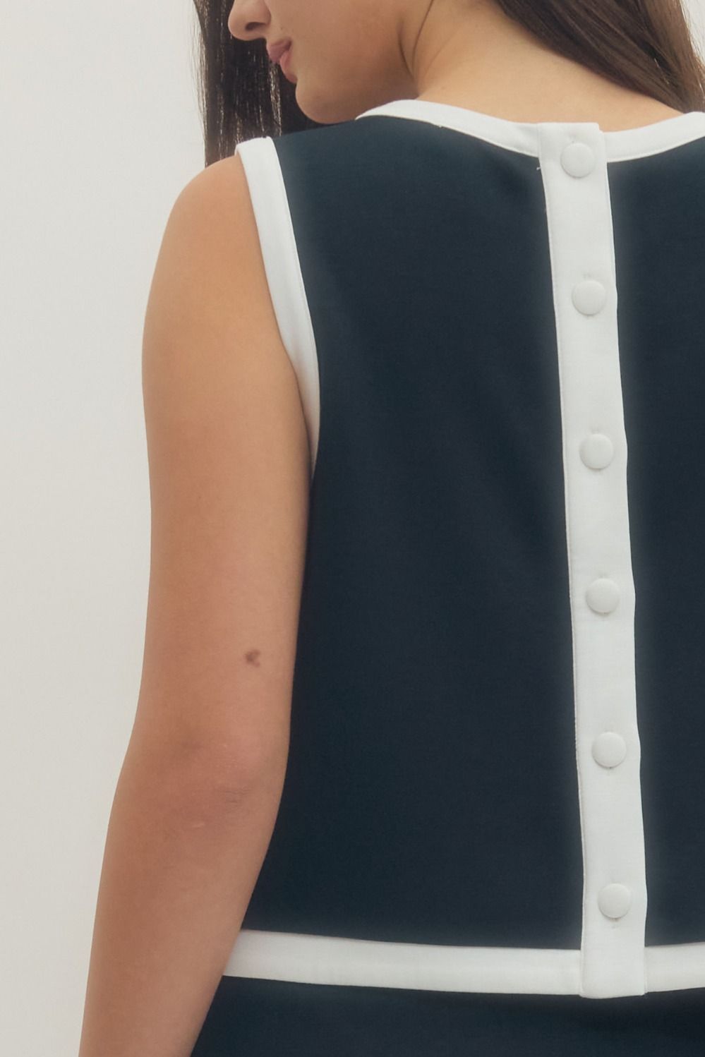 T28725 Solid Sleeveless Top