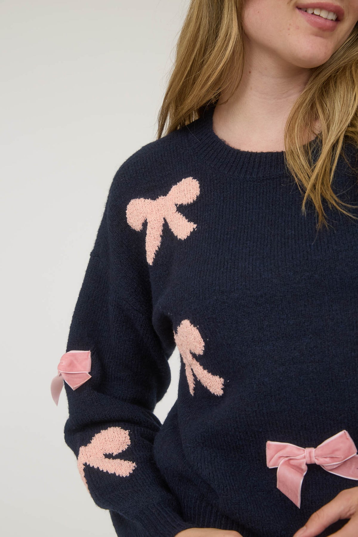 CR2732 Bow Pattern Sweater
