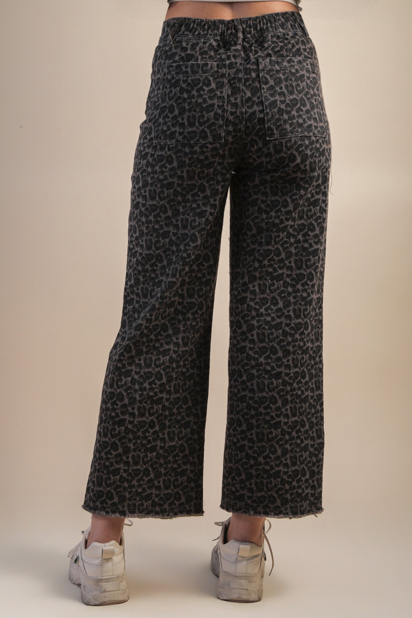 NP70730 Leopard Printed Straight Pants