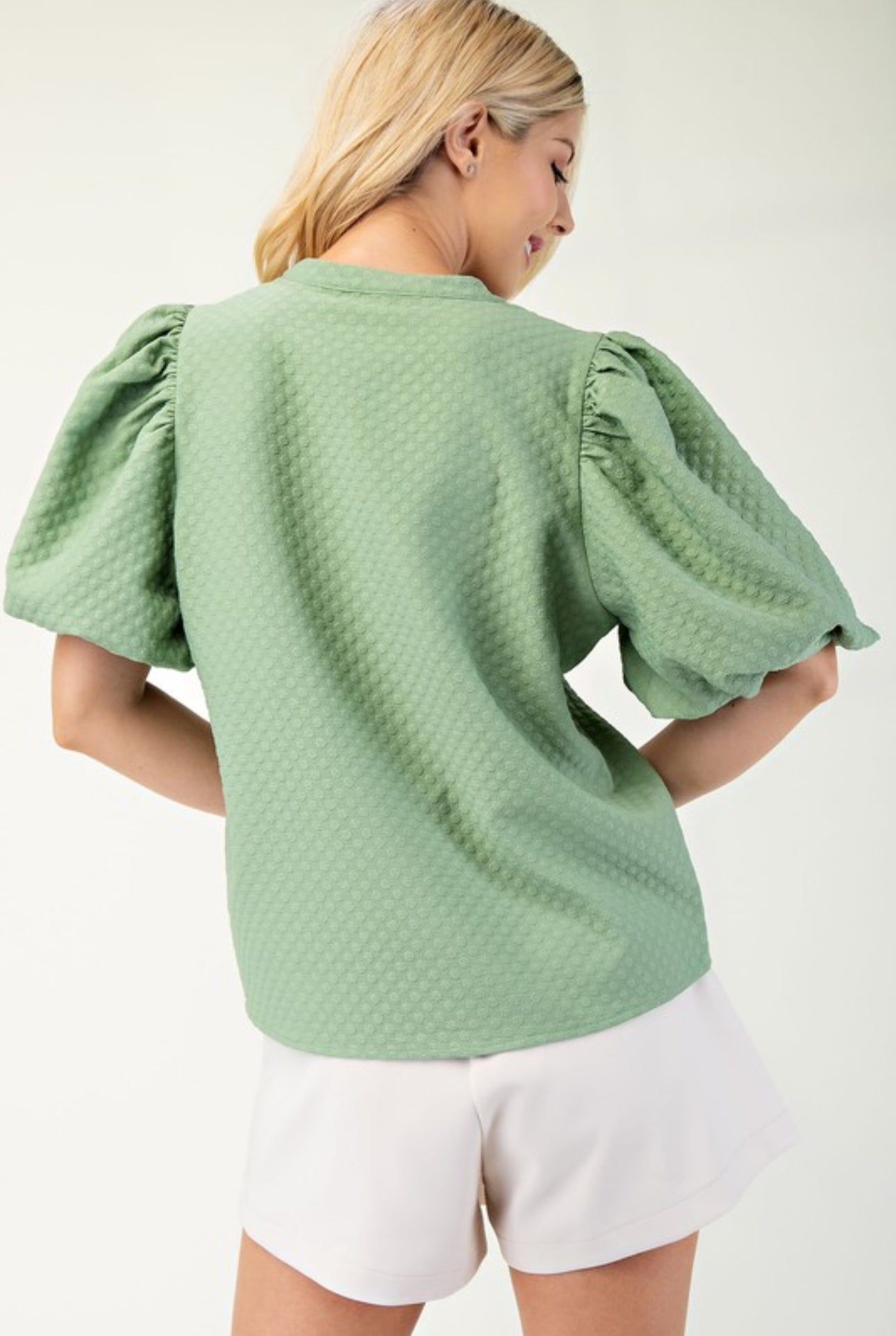 GT6620 V-Neck Puff Sleeve Top