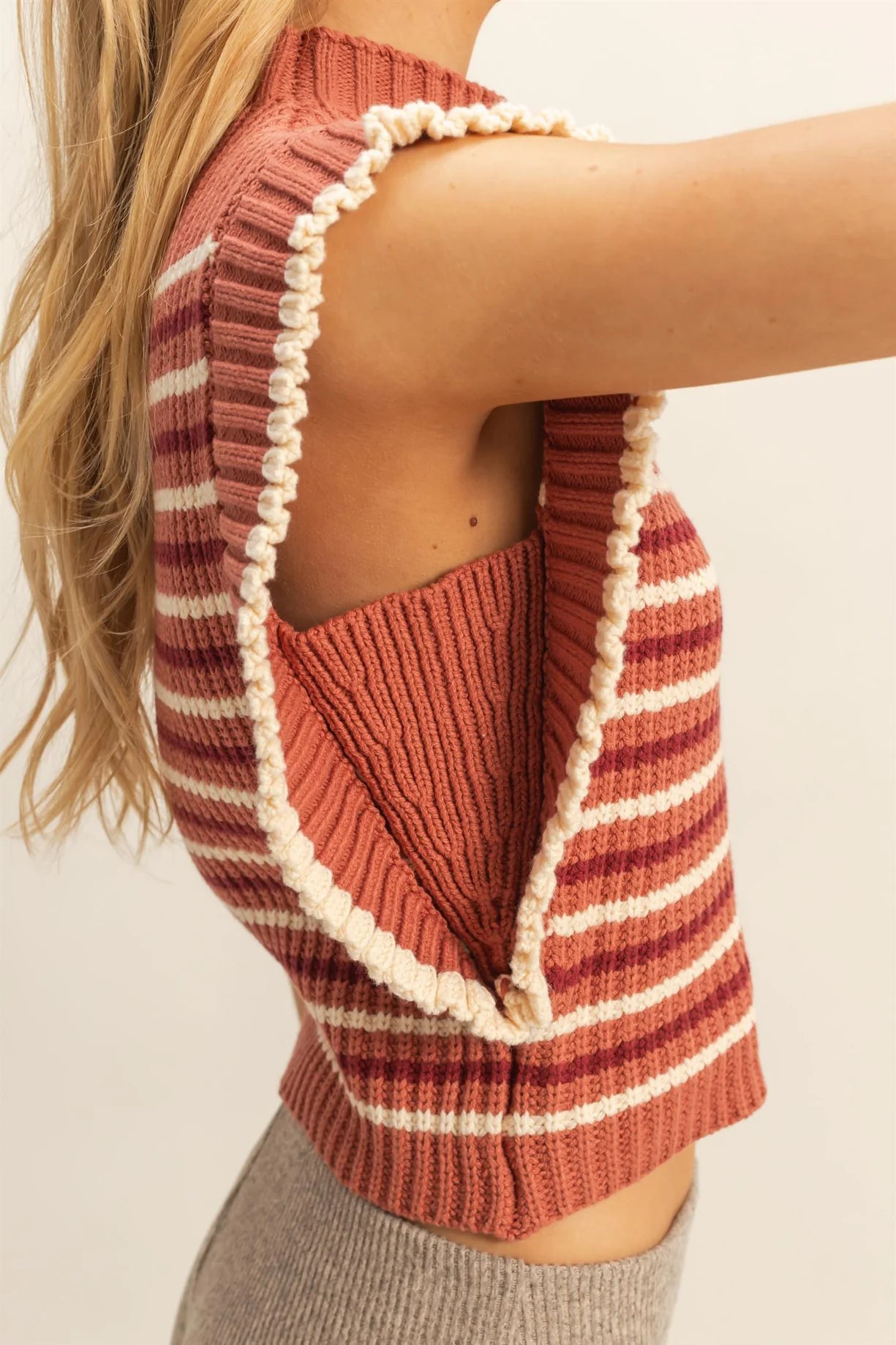 HF25E871 Chic Striped Mock Neck Sleeveless Sweater Vest