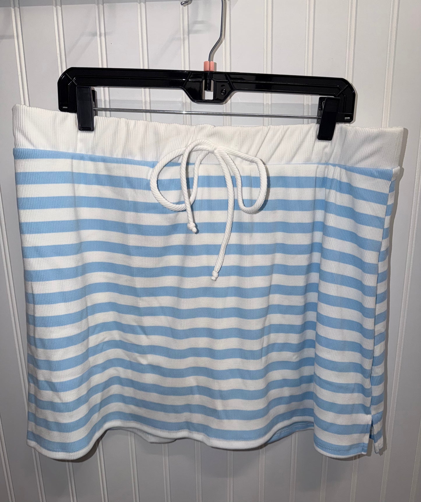 6S1563ST-PLUS Curvy Striped Skort