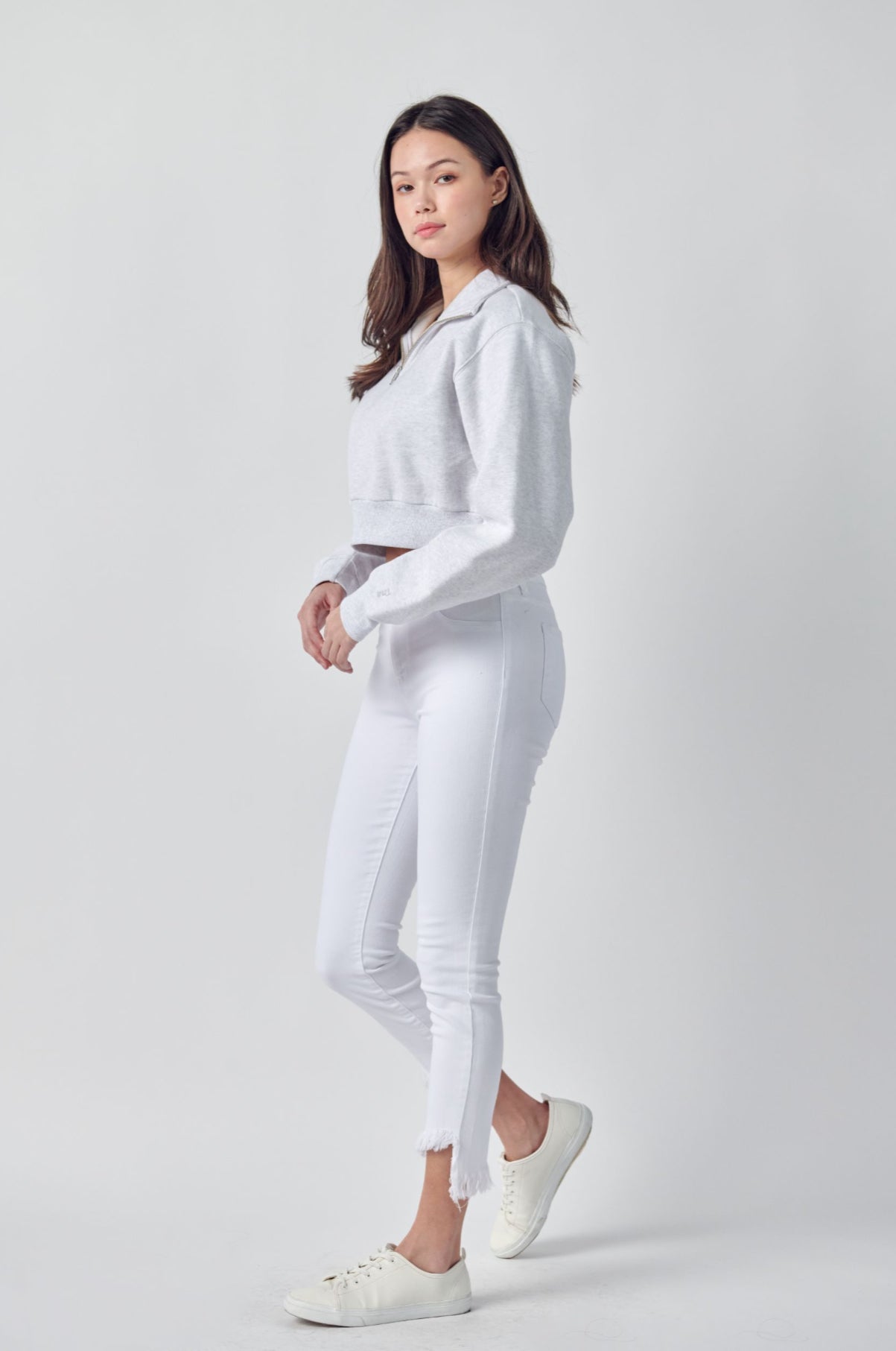 AB76316WHT Mid Rise Fray Hem Skinnies