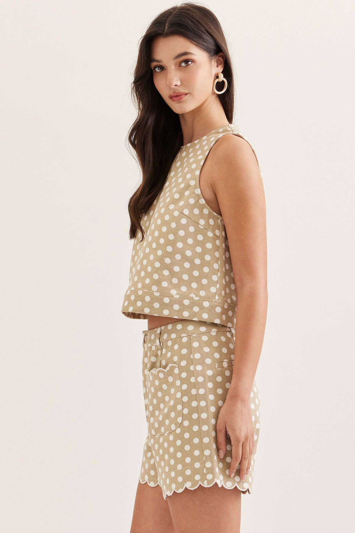 T31833 Sleeveless Polka Dot Top