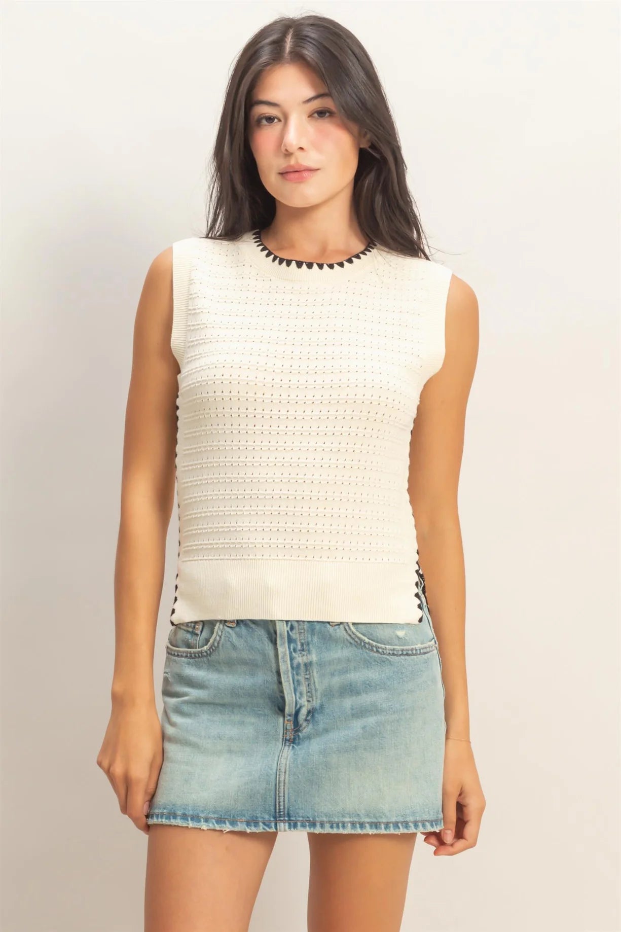 DZ26A617 Eyelet Sleeveless Top