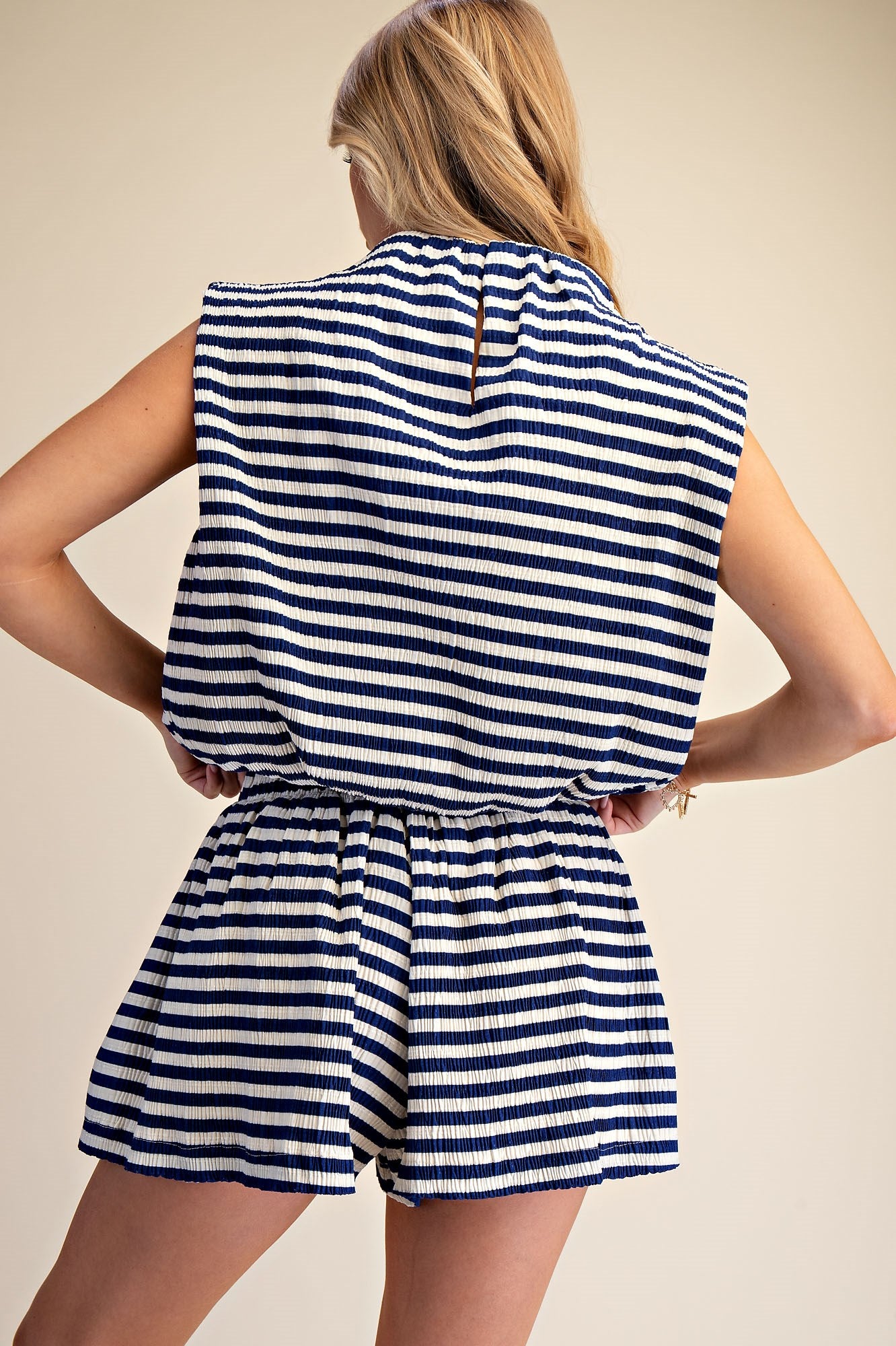 T8067 Mock Neck Sleeveless Top