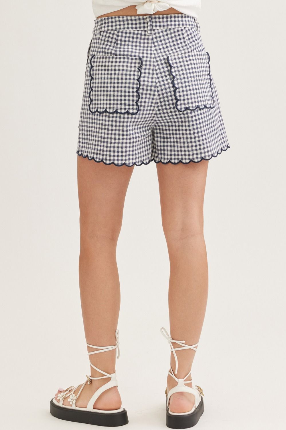 P31643 Gingham Scallop Hem Shorts