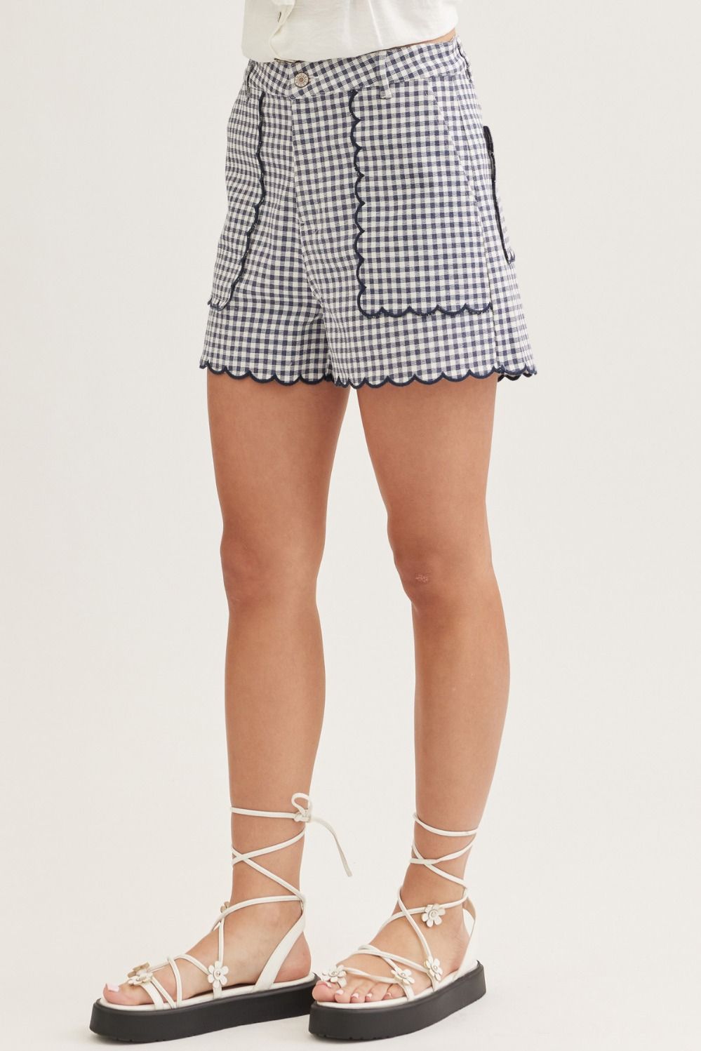 P31643 Gingham Scallop Hem Shorts