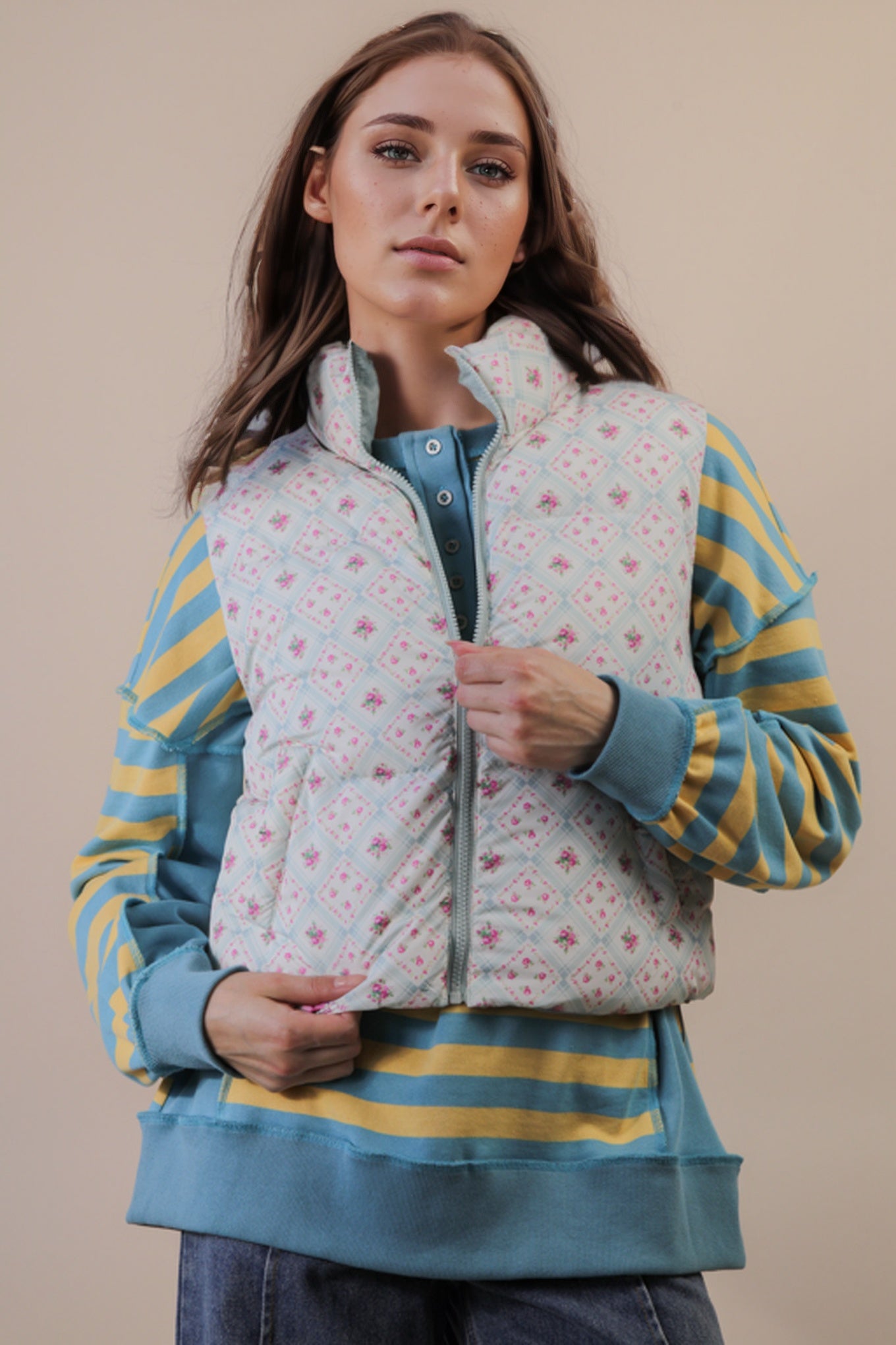 NJ90395 Floral Printed Cropped Puffer Vest