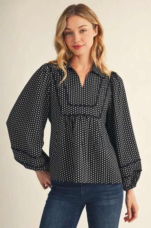 H17387-1 Polka Dot Peasant Style Top