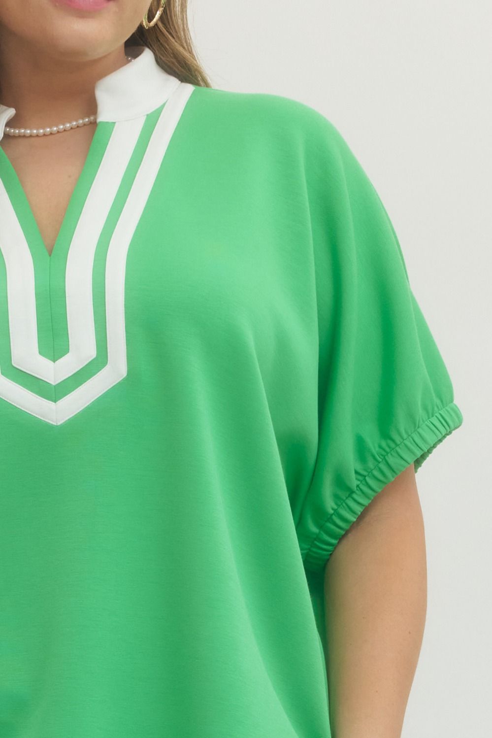 T29735P Curvy Solid Short Sleeve Top