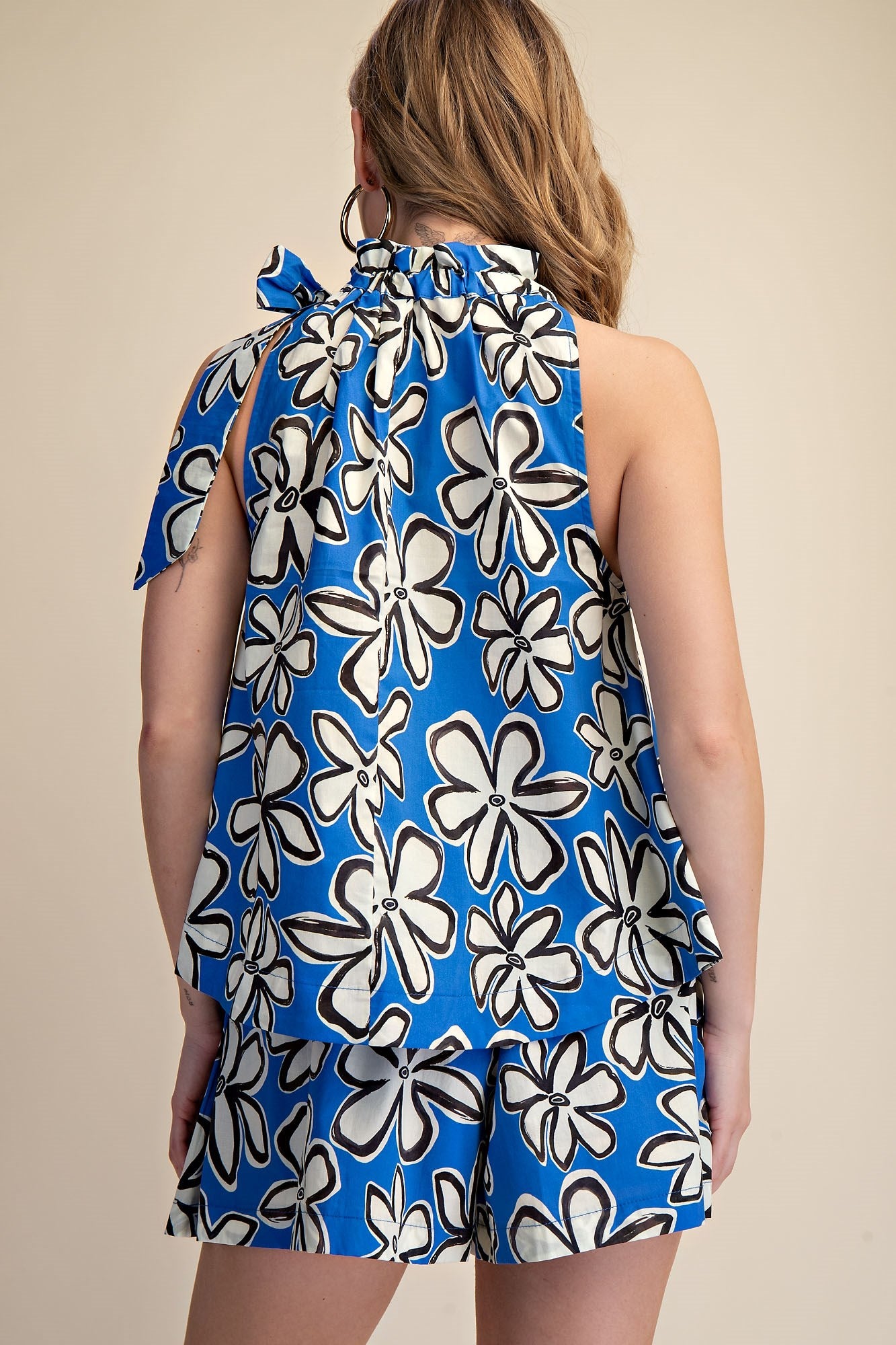 T8014 Tie Neck Sleeveless Top