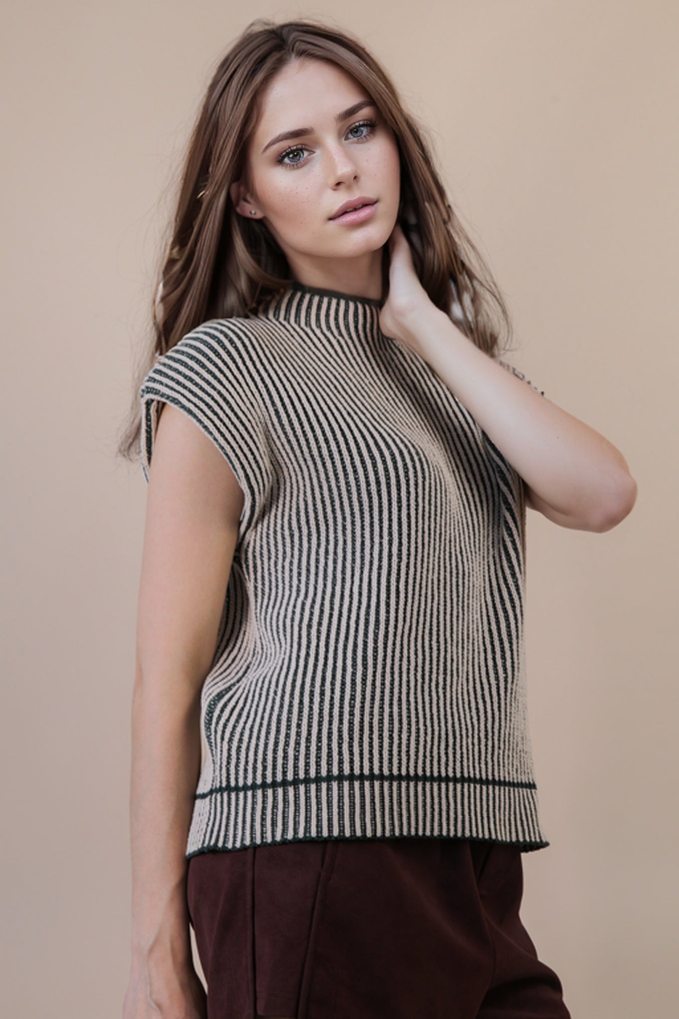 12W3388N Two Tone Ribbed Sweater Vest