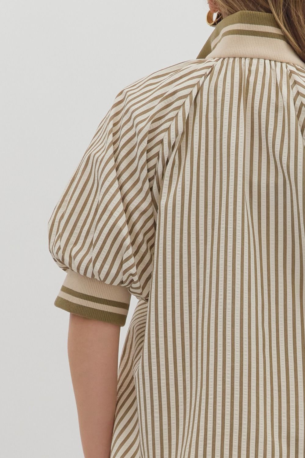 T28130P Curvy Stripe Pattern Top