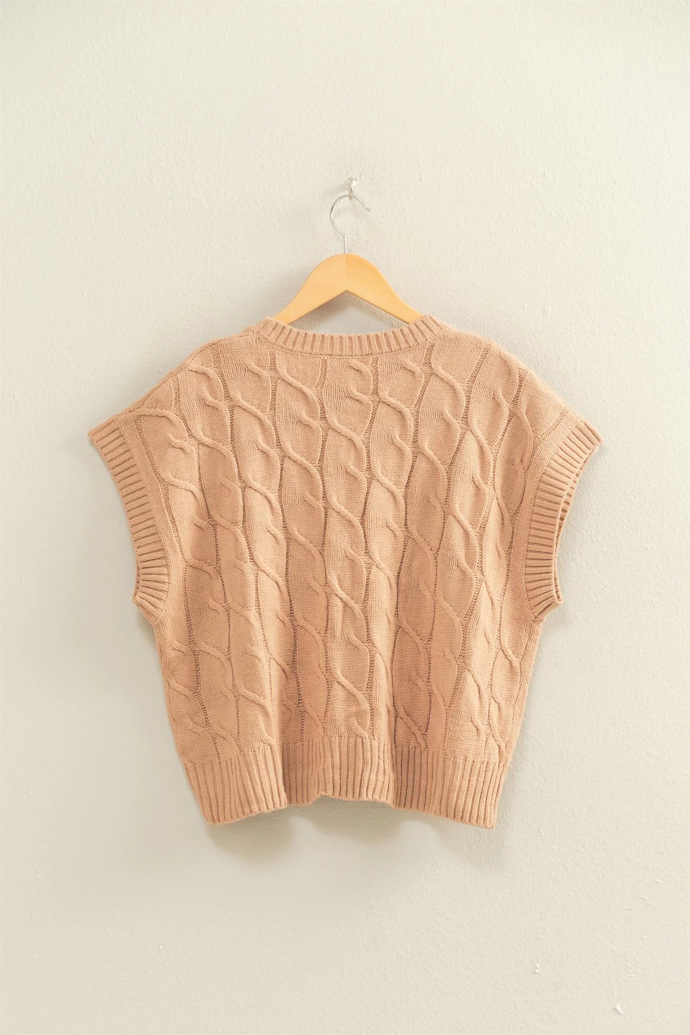 DZ25C905 Sleeveless Oversized Cable Knit Sweater Vest