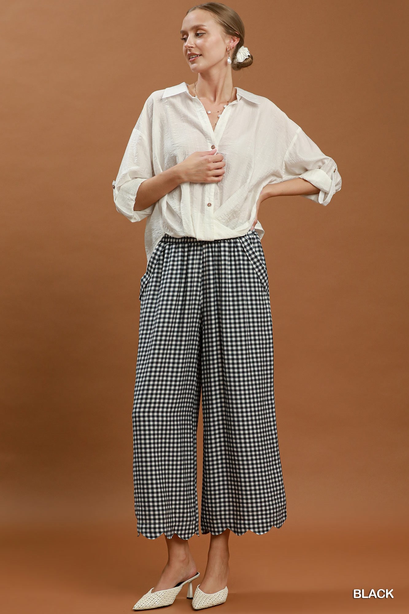 C6823 Gingham Scallop Hem Cropped Pants