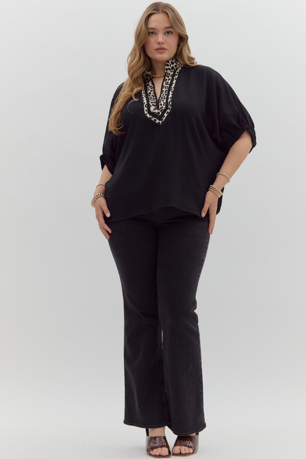 T27371P Curvy Solid Leopard Accented Top