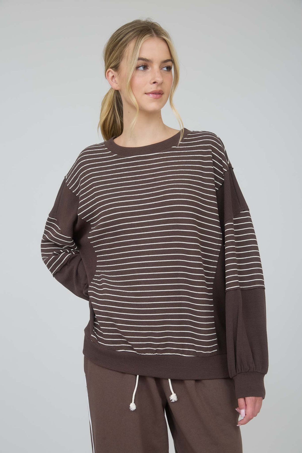 J5FT1049 Contrast Stripe Raw Edge Top