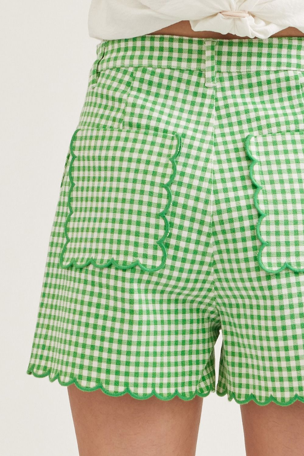 P31643 Gingham Scallop Hem Shorts