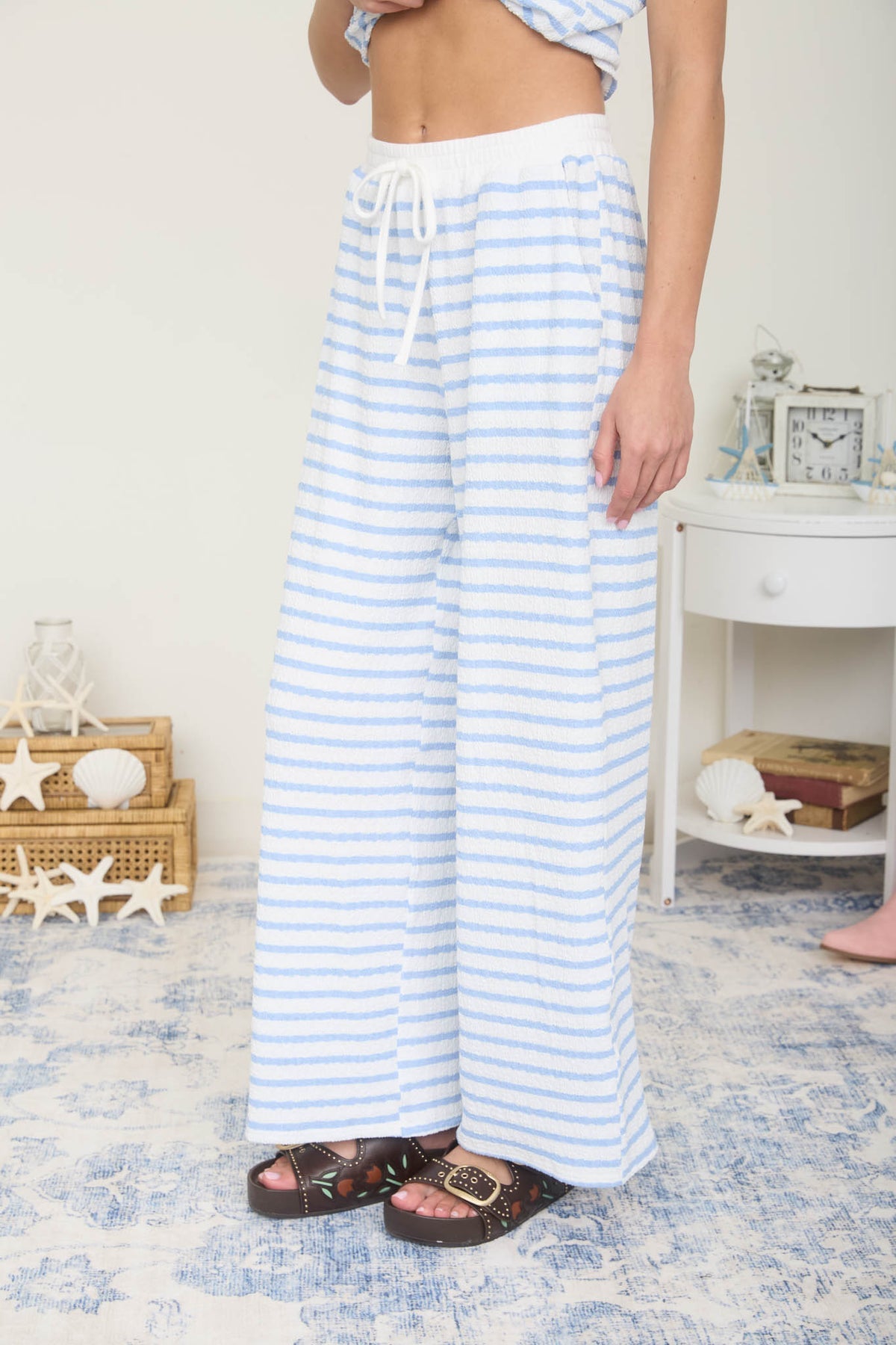 J6SX1017-B1 Textured Wide Leg Pants