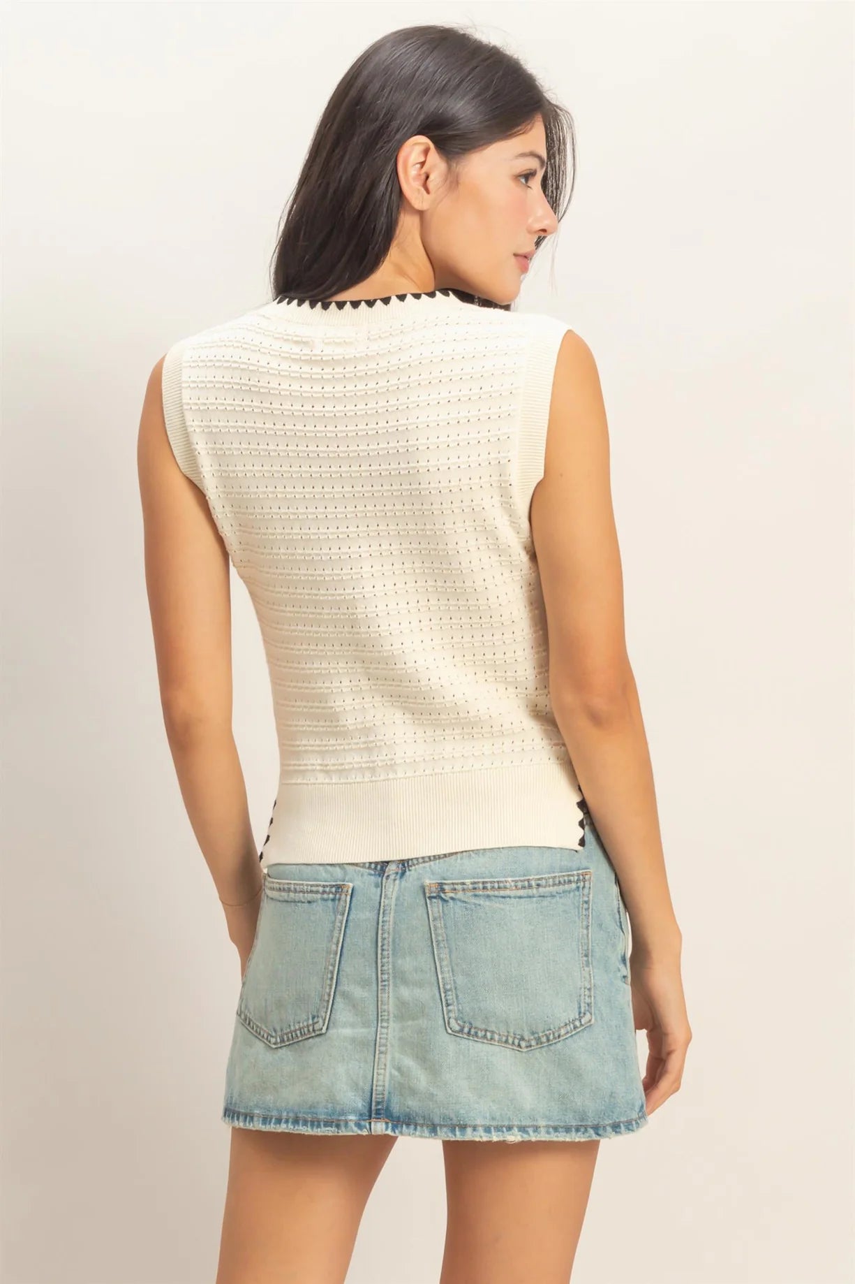 DZ26A617 Eyelet Sleeveless Top