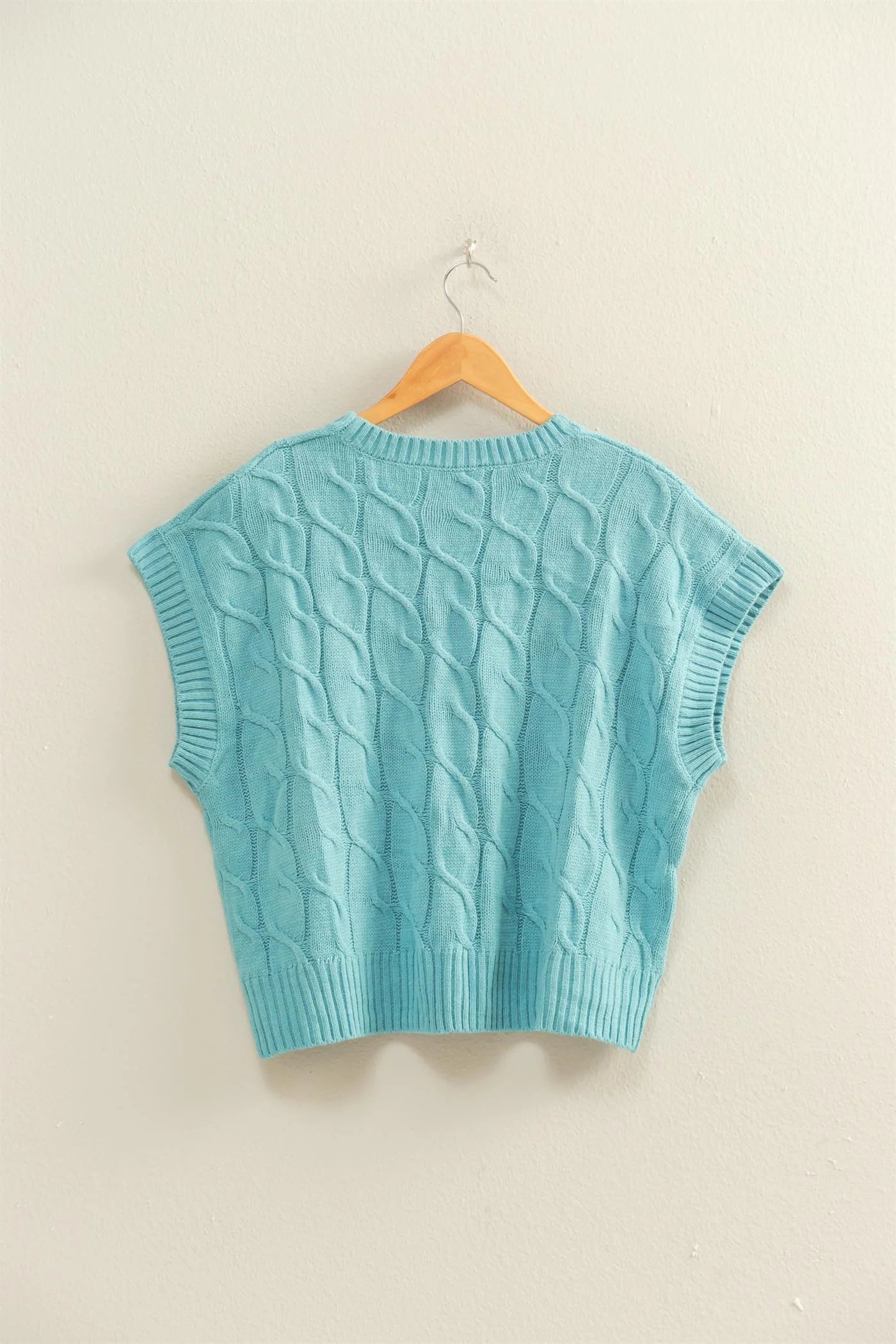 DZ25C905 Sleeveless Oversized Cable Knit Sweater Vest