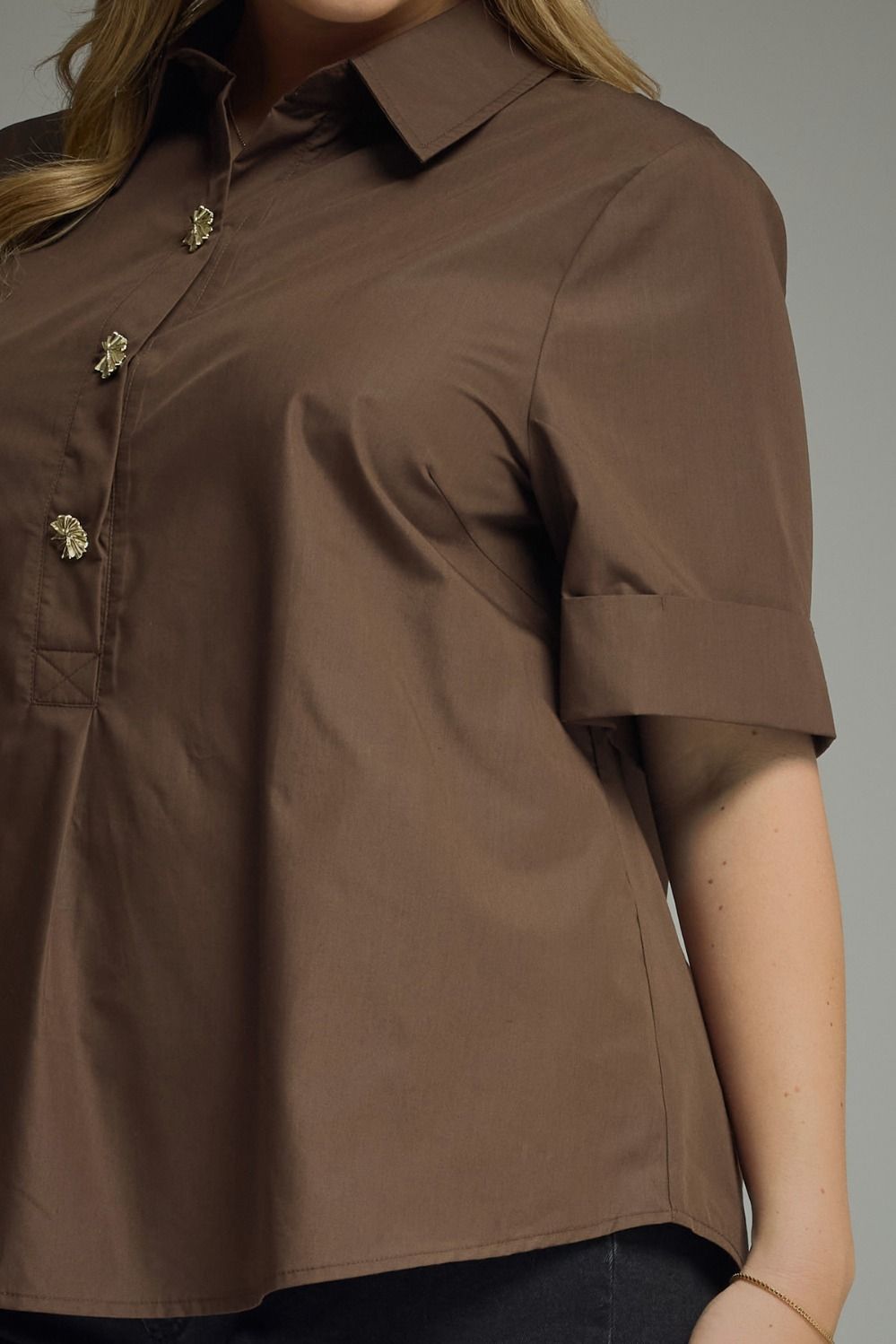 T29541P Curvy Solid Short Sleeve Top