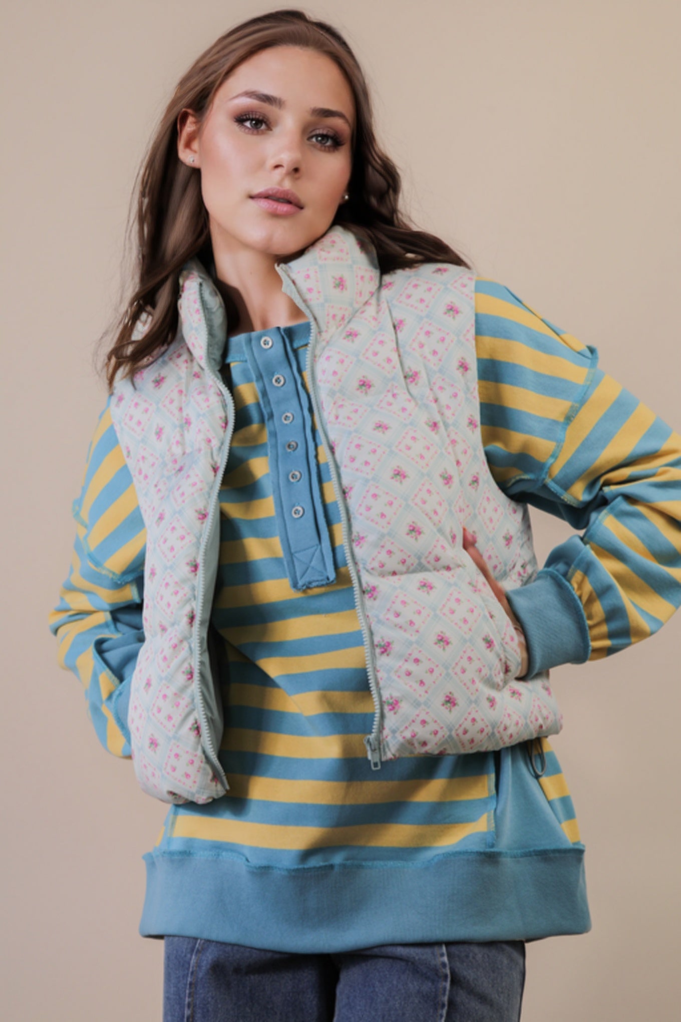 NJ90395 Floral Printed Cropped Puffer Vest