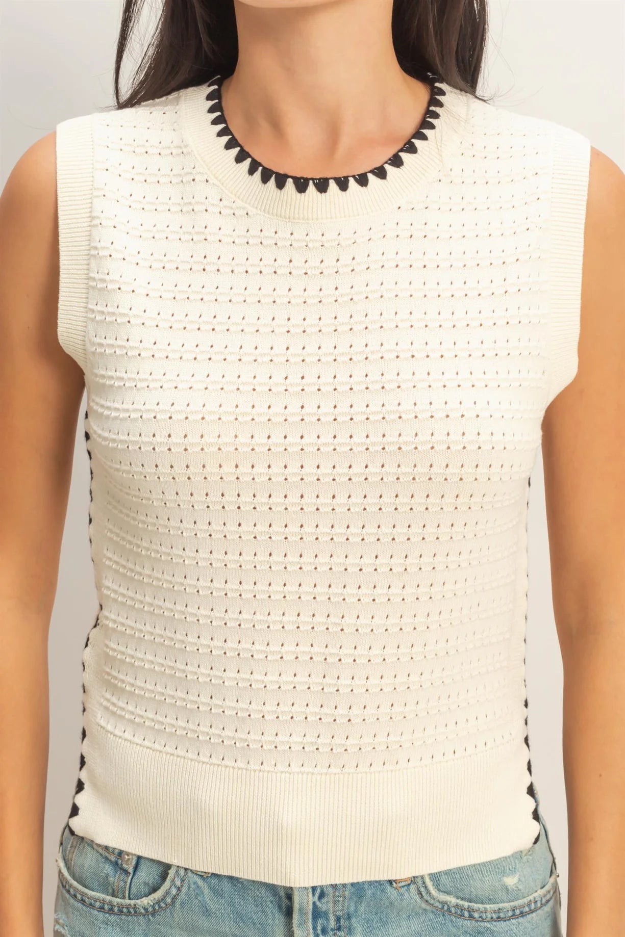 DZ26A617 Eyelet Sleeveless Top