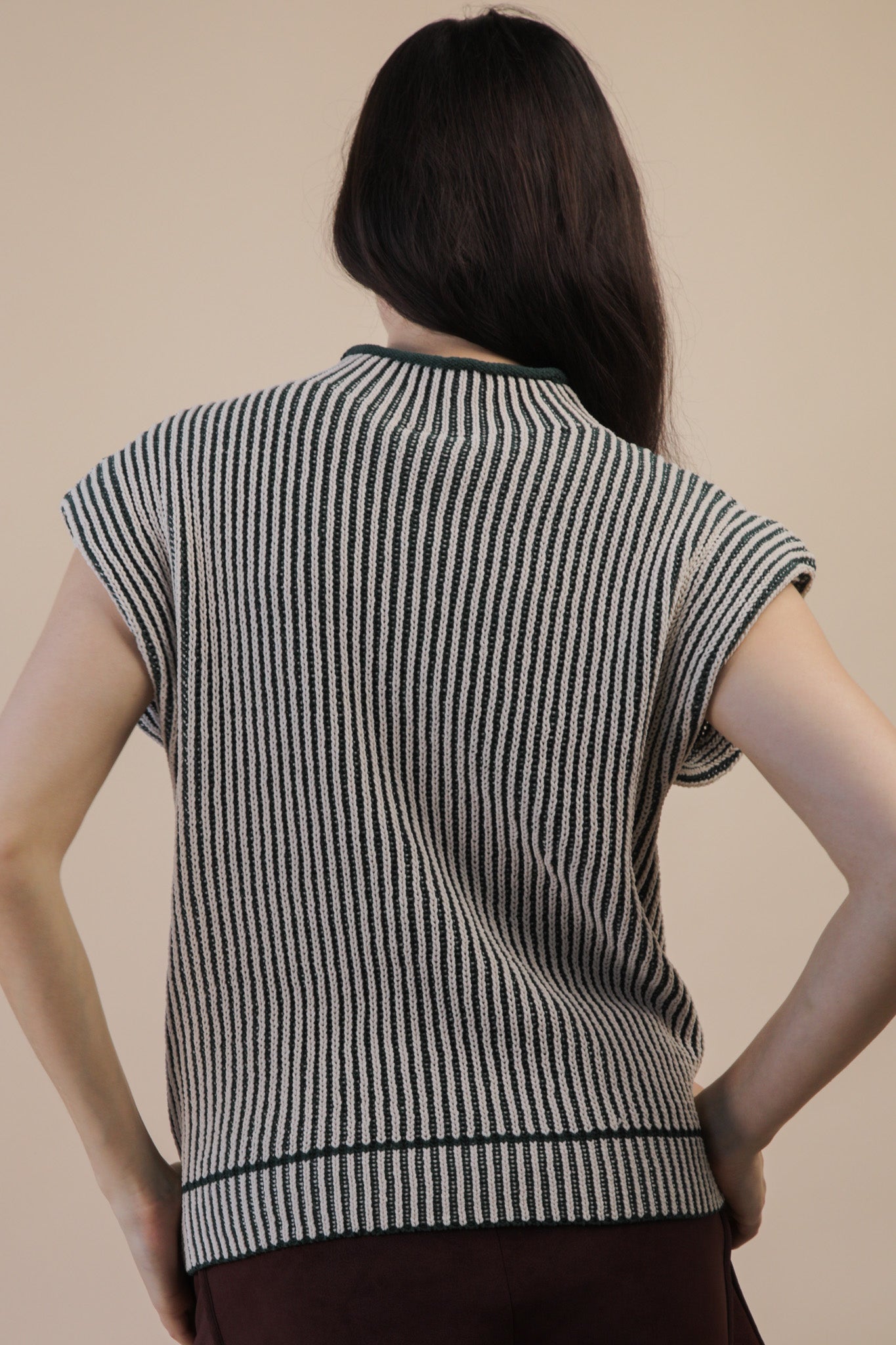 12W3388N Two Tone Ribbed Sweater Vest