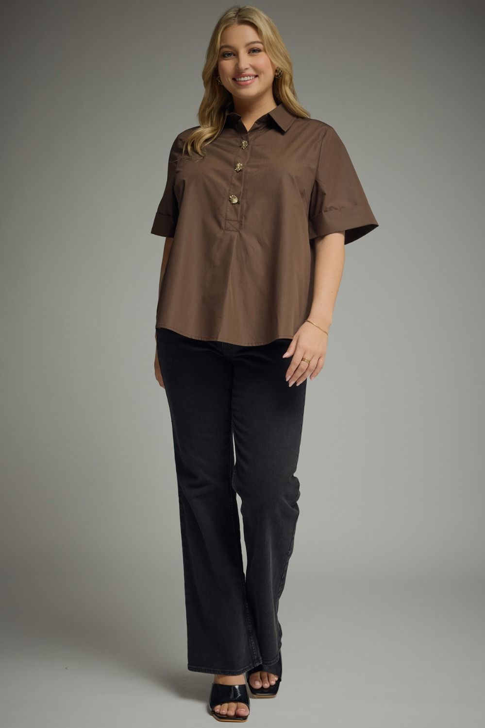 T29541P Curvy Solid Short Sleeve Top