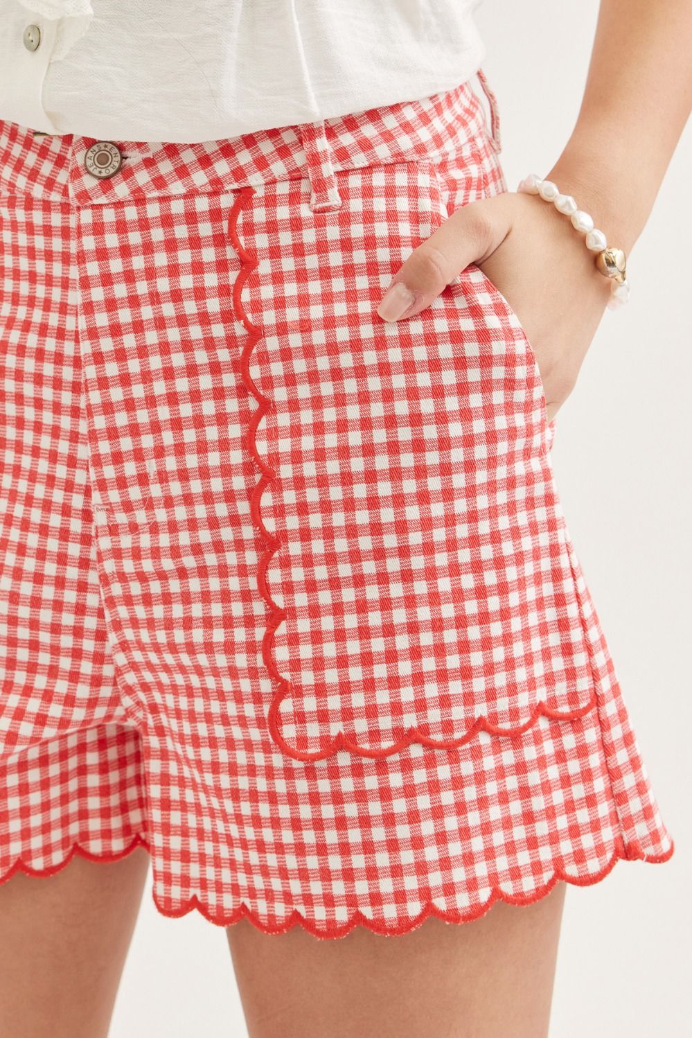 P31643 Gingham Scallop Hem Shorts